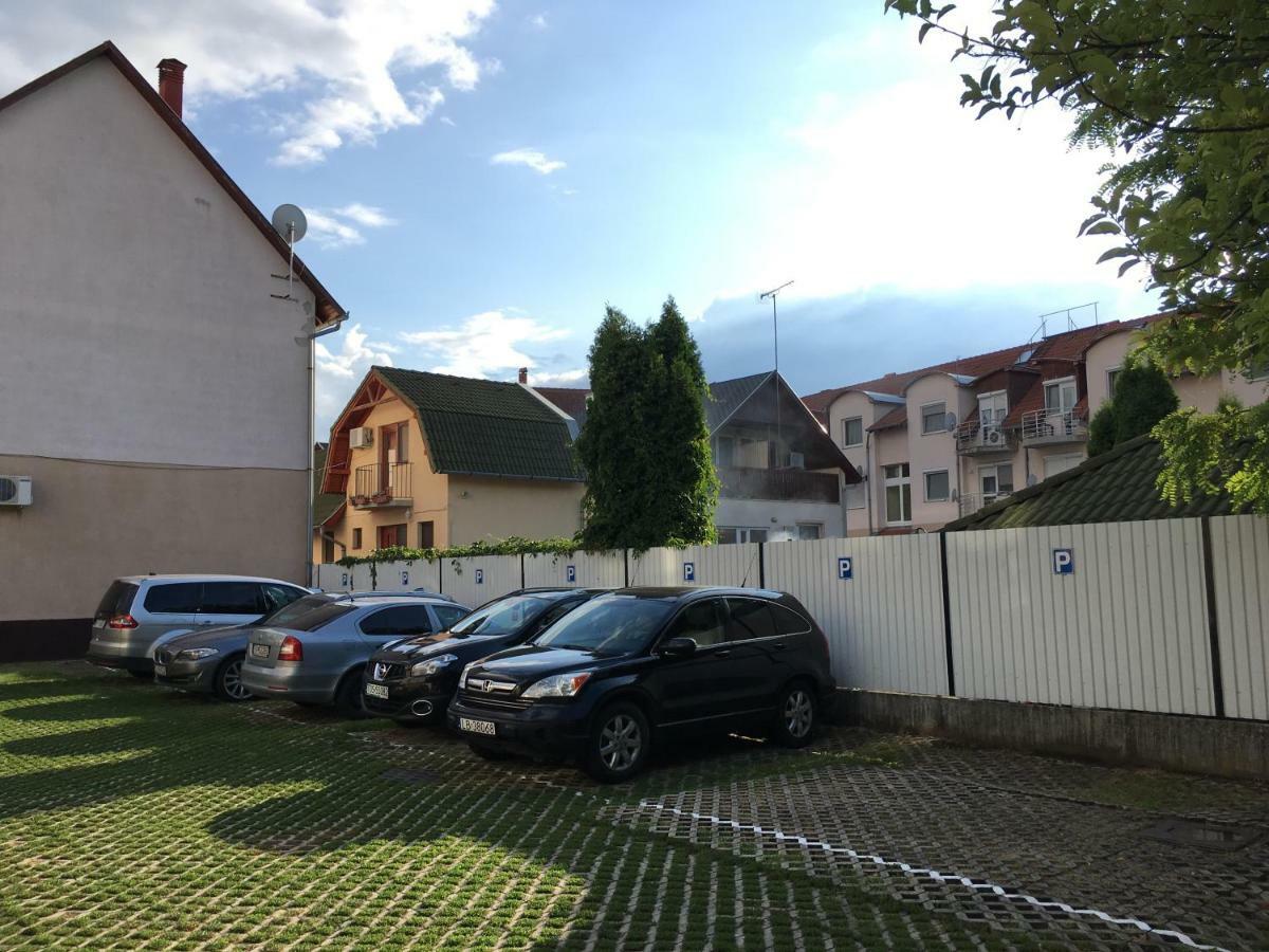 Zoli Apartmanok-Adri Koelcsey 32 Hajdúszoboszló Eksteriør billede